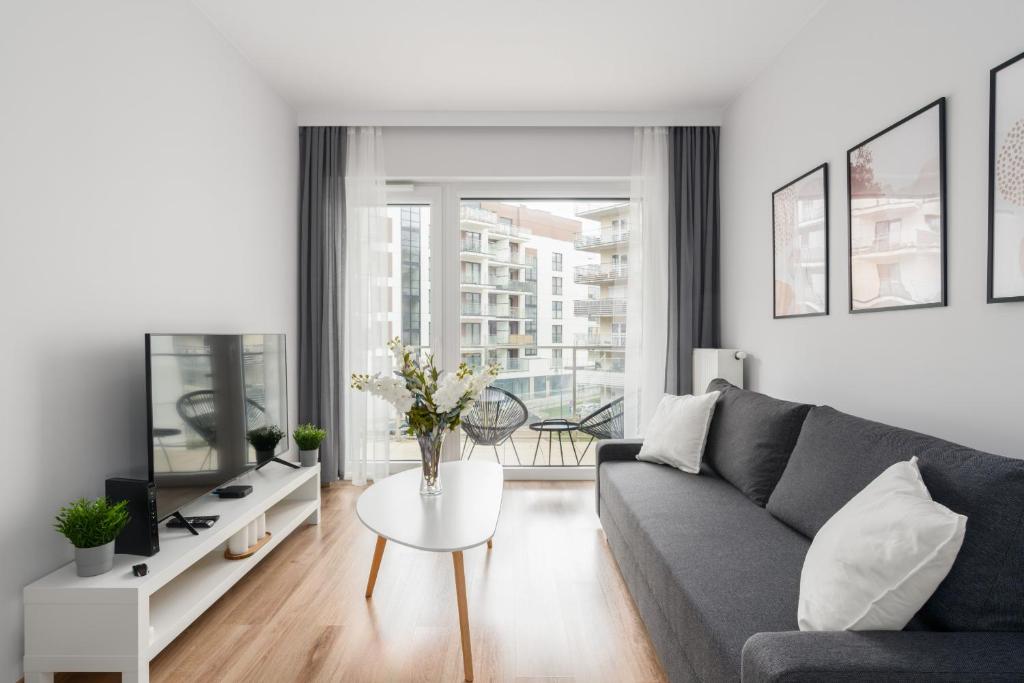 Lwowska Apartment by the Malta Lake Poznan by Renters