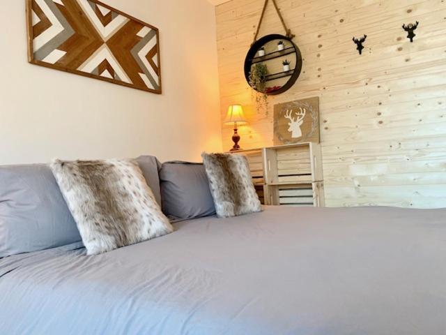 Loft LèSKImo, lit king, sauna, piscine et montagne