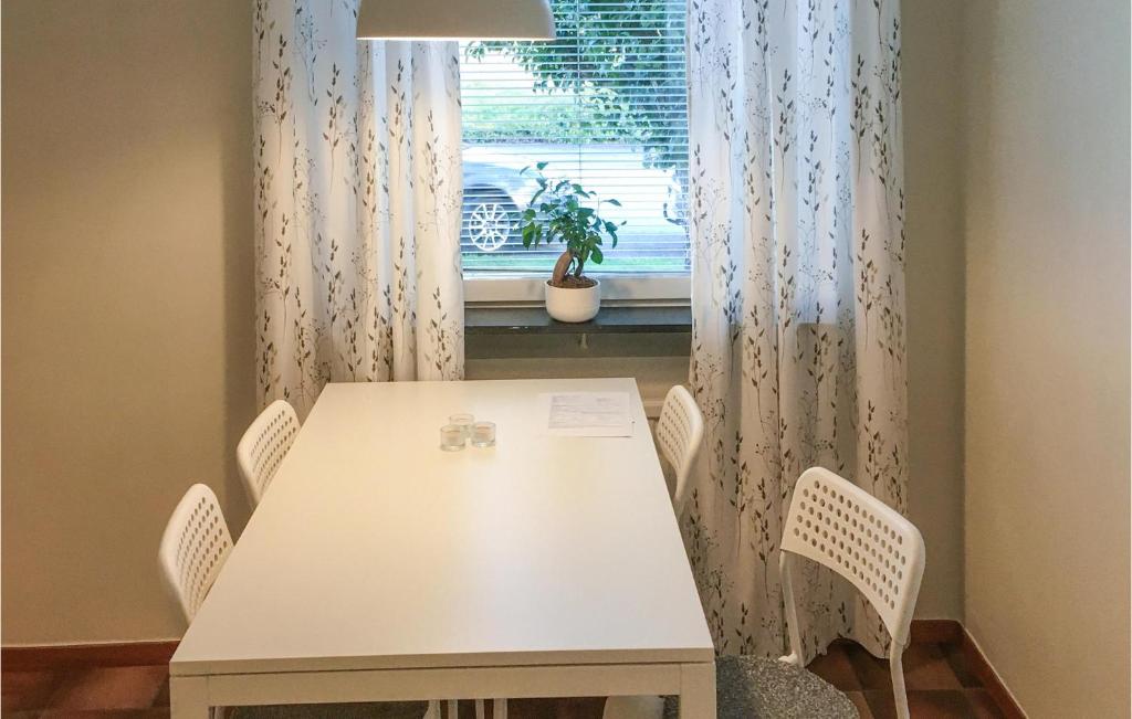 Nice Apartment In Kvillsfors With Wifi photo 4
