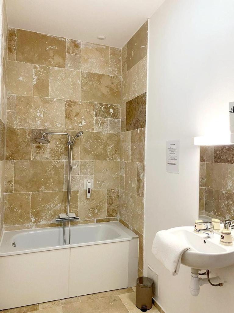 Enzo Hotels Limoges Centre Jourdan by Kyriad Direct photo 4