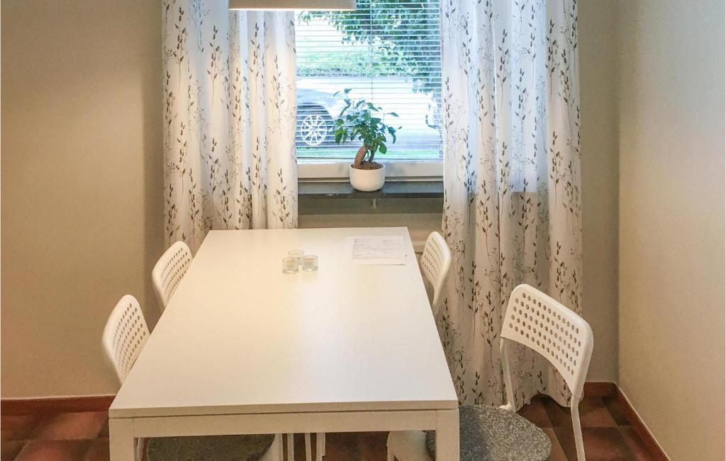 Beautiful Apartment In Kvillsfors With Wifi And 2 Bedrooms photo 4