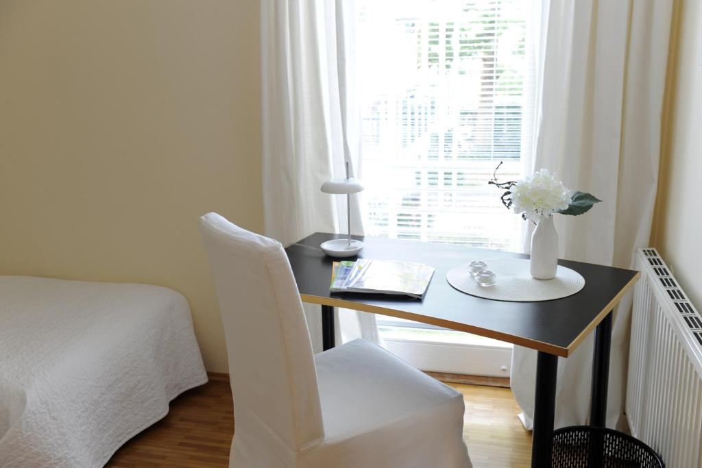 Апартаменты (Апартаменты с 2 спальнями и балконом), Parkside Apartment House