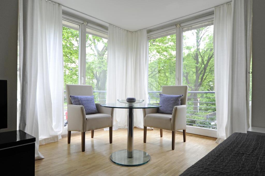 Студио (Апартаменты-студио), Parkside Apartment House