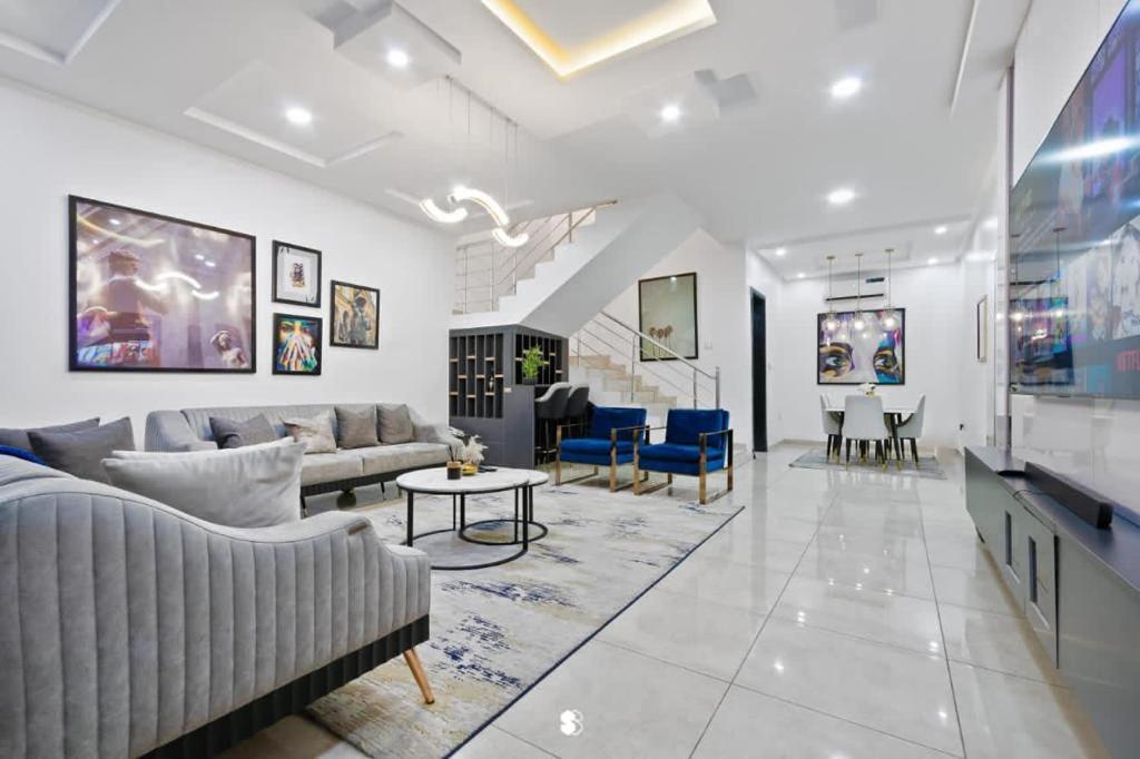 Sophisticated 4-Bedroom Condo in VI