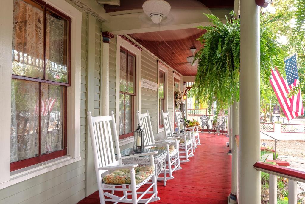 Cedar House Inn photo 1