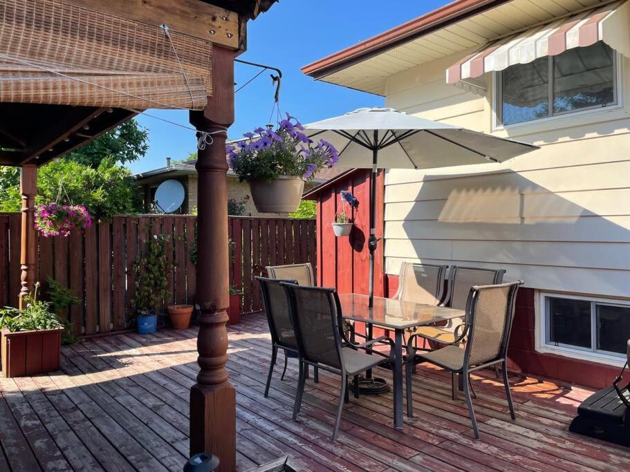 3-bedroom apartment midway between Toronto and Niagara Falls, king bed, spacious patio photo 2