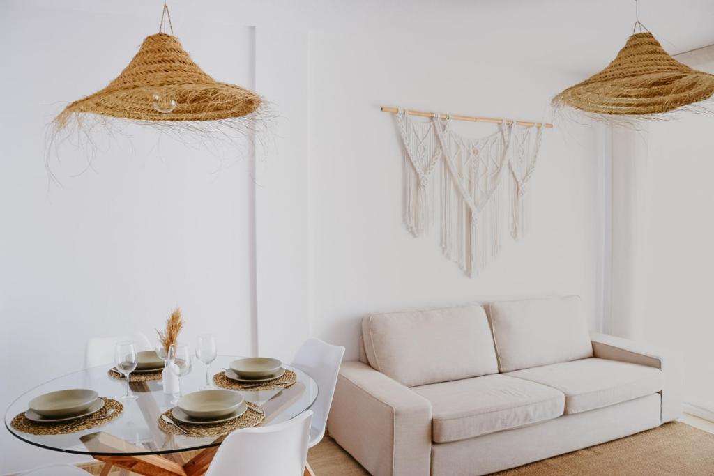 Casa Mahalo - 5 minutes to Corralejo Dunes - Elegant two bedroom apartment with two pools