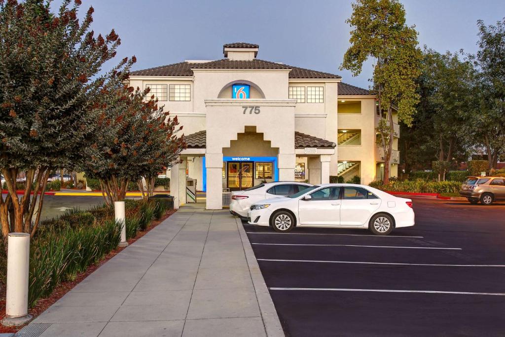 Motel 6 Sunnyvale, CA - North image