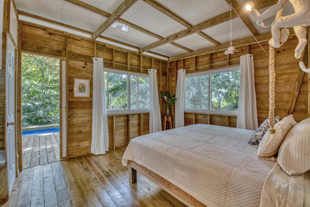Monkey Tiny House - Private swimming pool photo 2