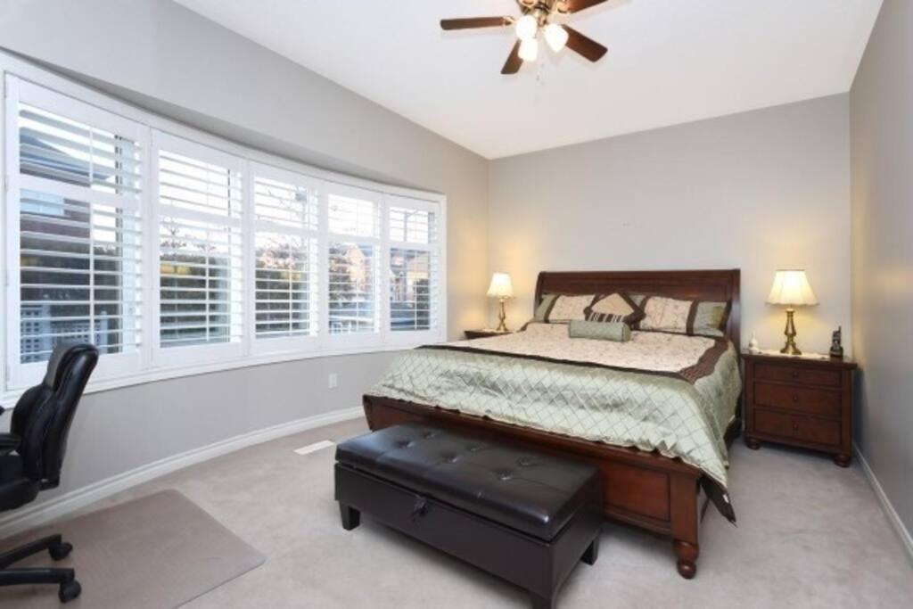 Modern & Spacious 2 Bedrooms+2 Bathrooms Bungalow in Oakville photo 2