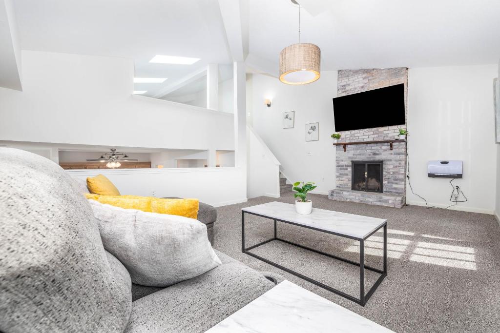 Exquisite Downtown Loft Apartment image
