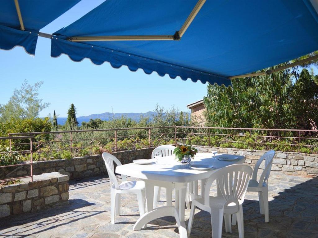 Maison Le Lavandou, 5 pièces, 8 personnes - FR-1-251-310 photo 1