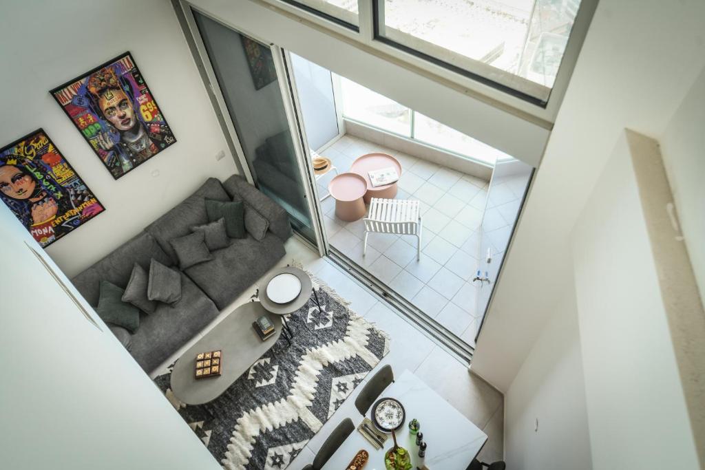 Luxury 3BR Duplex with Sea View in Tel-Aviv Center by Sea N' Rent photo 3
