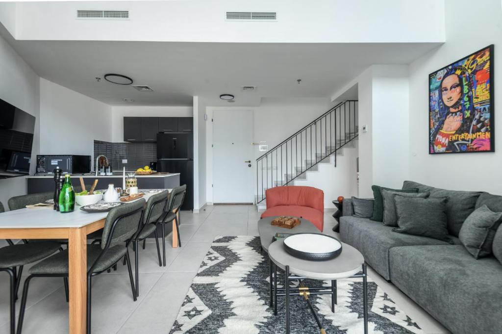 Luxury 3BR Duplex with Sea View in Tel-Aviv Center by Sea N' Rent photo 2