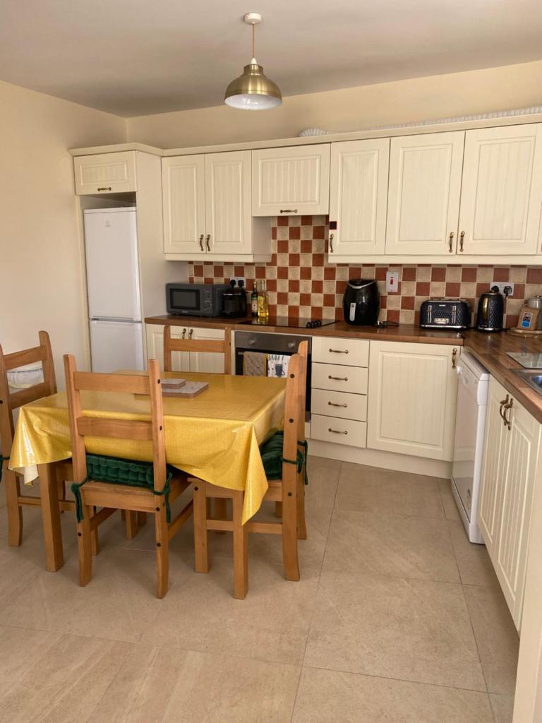 Glengesh Court. Ardara town centre. photo 4