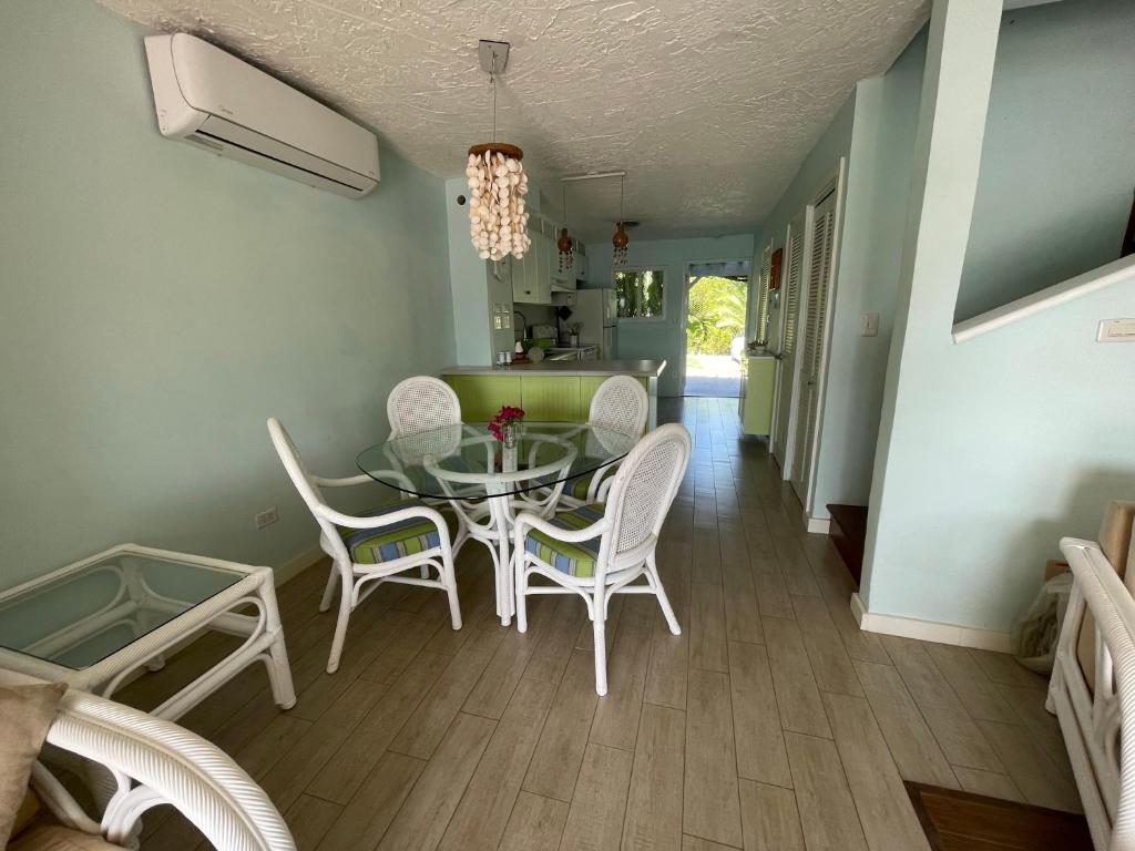 Sunny Villa in the Marina - Excellent Water Views photo 4