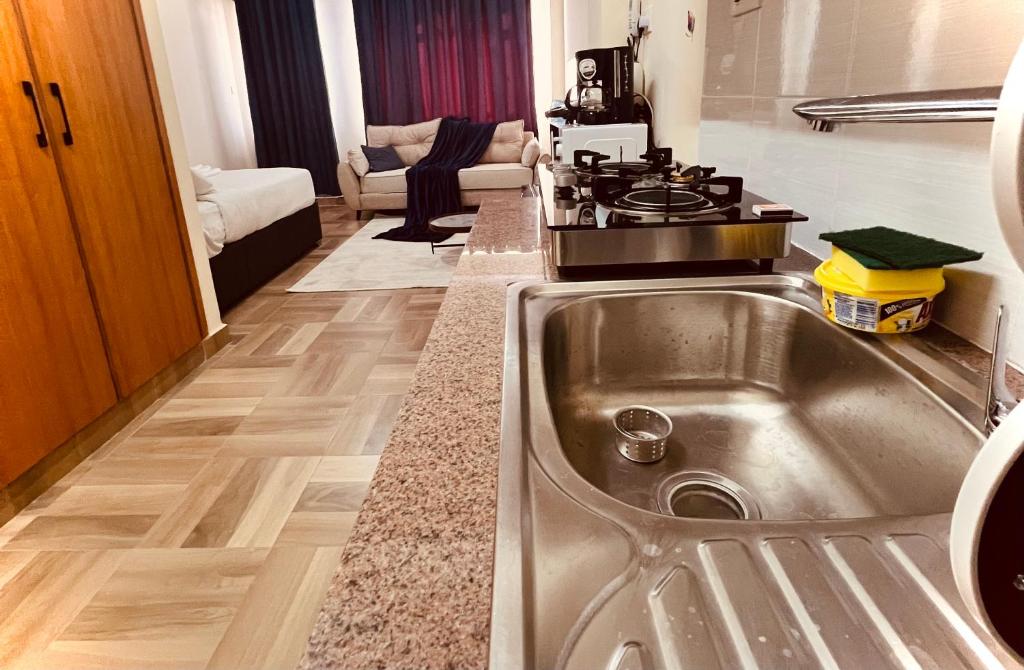 lovely modern 1,2 bedroom apartment in town photo 3