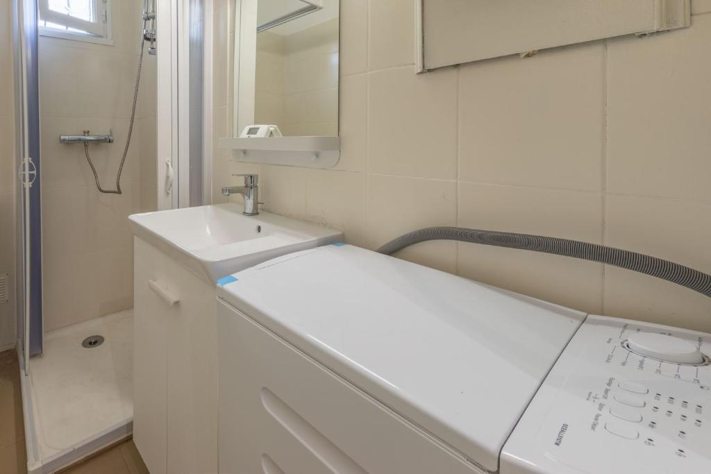 Cénoslocs Bondy - Joli meublé pour 4 personnes avec Jardin & Wifi (Cenoslocs Bondy - Joli meuble pour 4 personnes avec Jardin & Wifi) - Thumbnail image