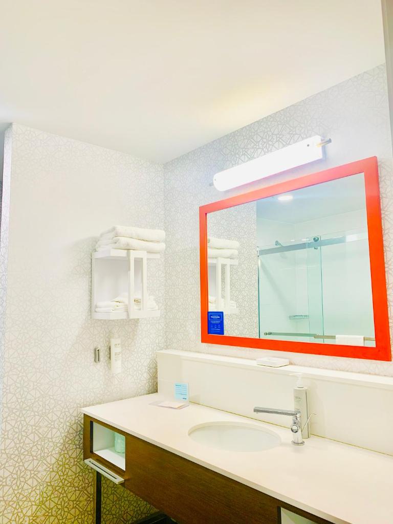 Hampton Inn by Hilton Port Hope - Tap to explore photos