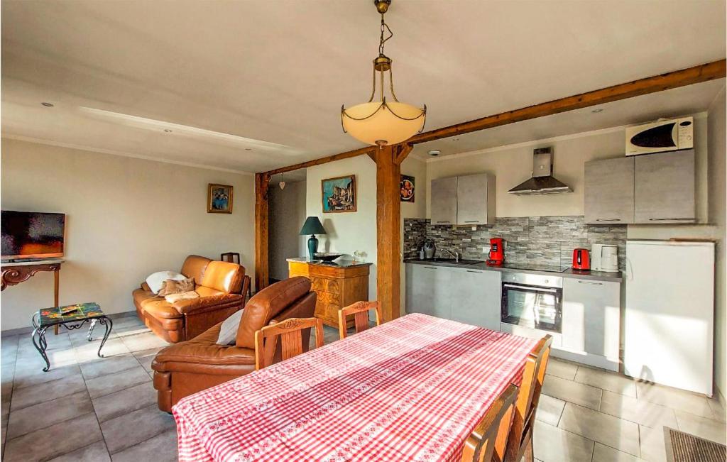 Awesome Apartment In Corre With Wifi And 3 Bedrooms photo 2