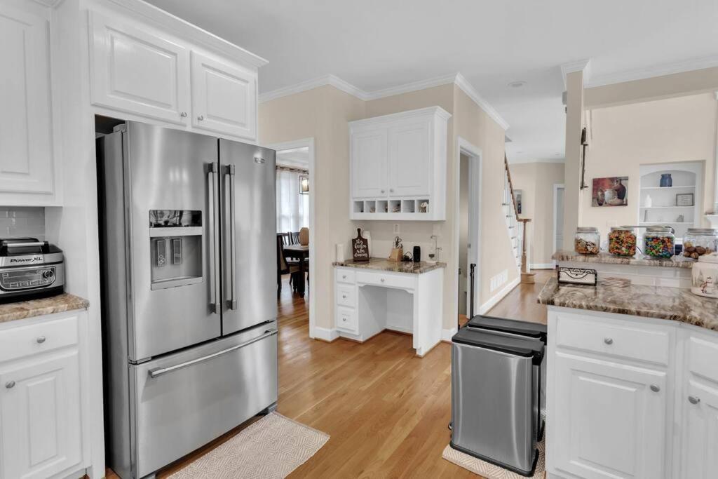 Great spacious home with great entertainment!! photo 3