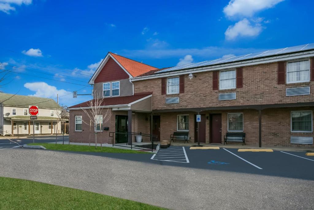 Red Roof Inn Hershey image