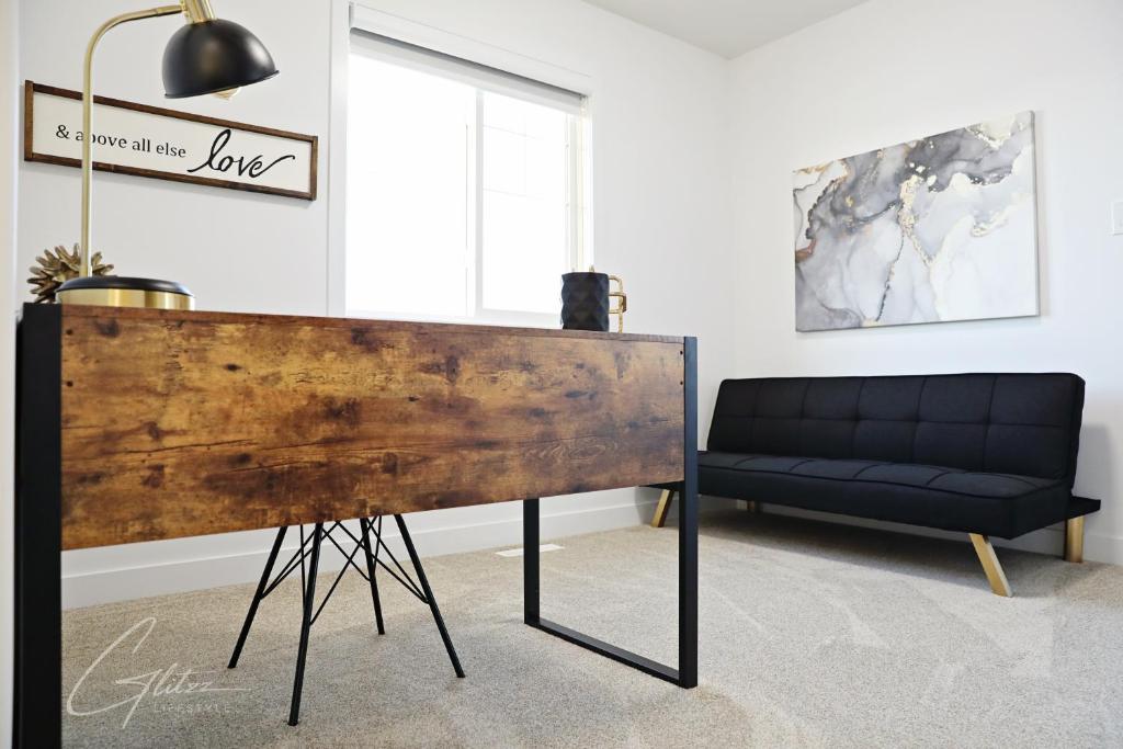Chic Modern Home,King Bed,Fireplace,Disney photo 2