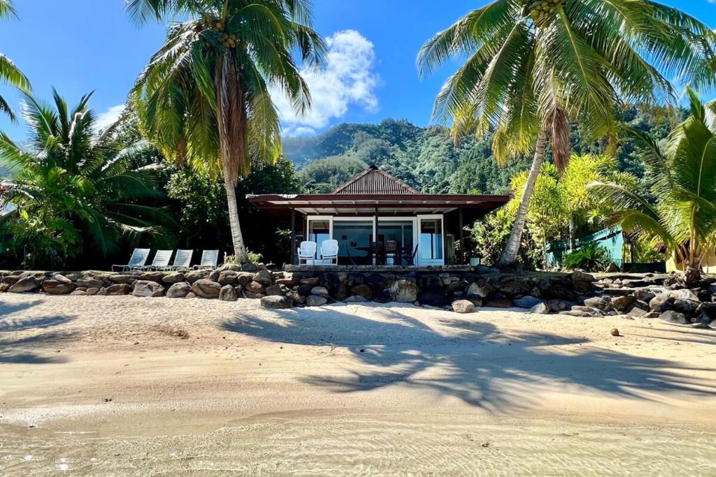 Fare Matairoa - Cozy Cottage w Pretty Beachfront photo 1