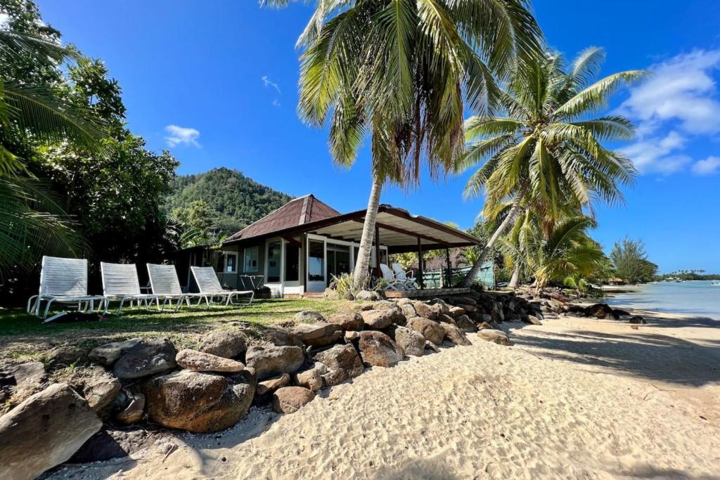 Fare Matairoa - Cozy Cottage w Pretty Beachfront