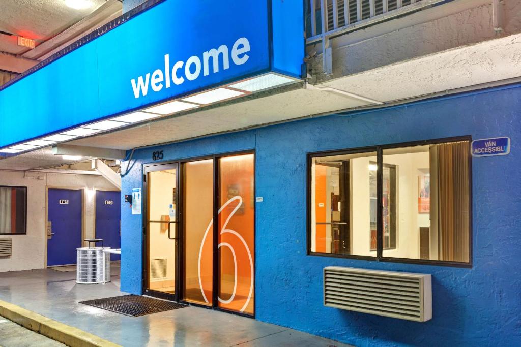 Motel 6 Dania Beach photo 3