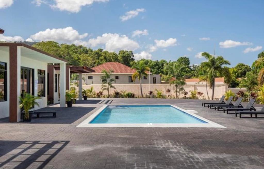 Luxurious Villa Royale- 5 min drive to Ocho Rios photo 1