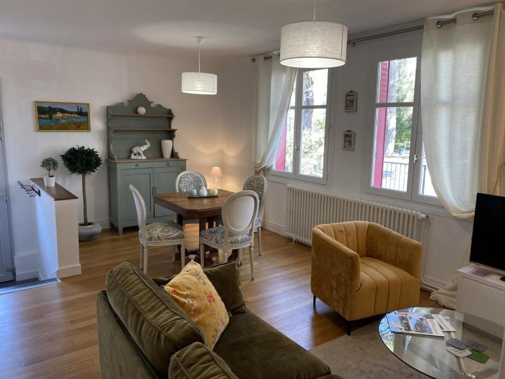 Gîte Moulins, 3 pièces, 4 personnes - FR-1-489-333