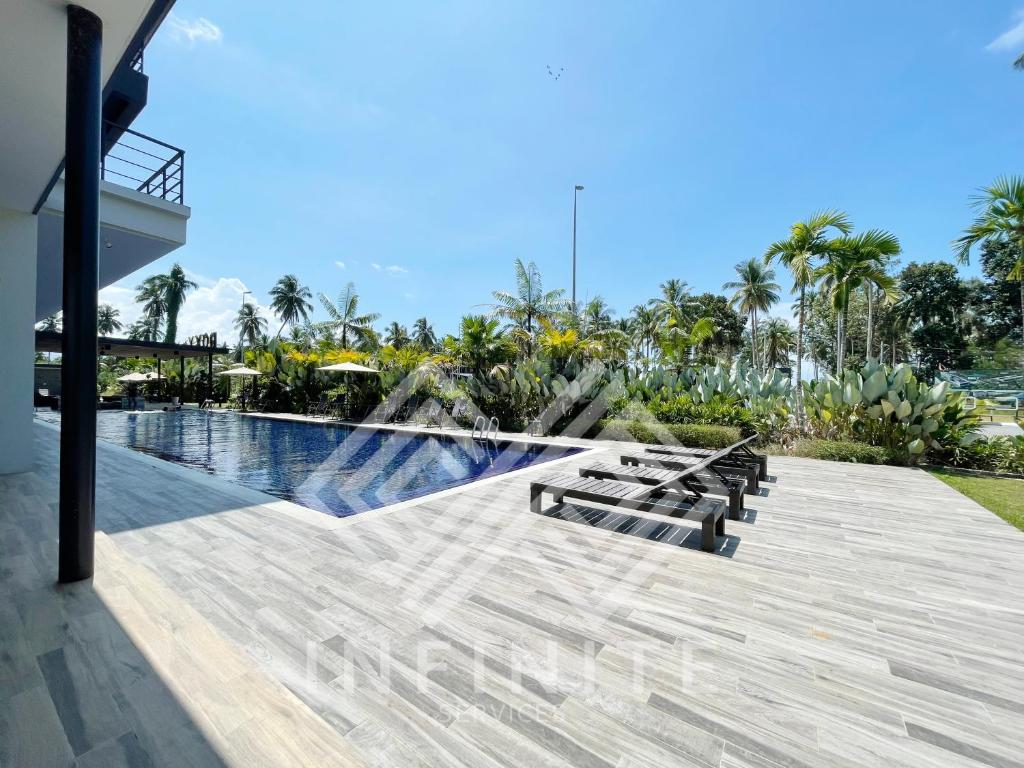 Roxy Sematan Beach Townhouse Deluxe 7 ,8 ,9 photo 3
