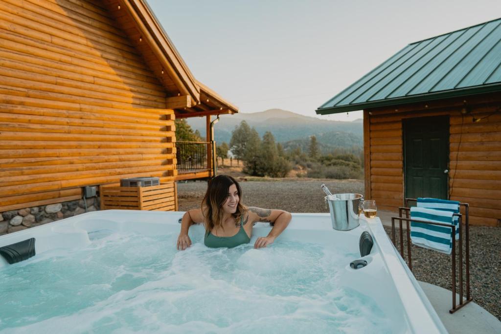 Yosemite Charm by Casa Oso with spa and breathtaking views photo 2