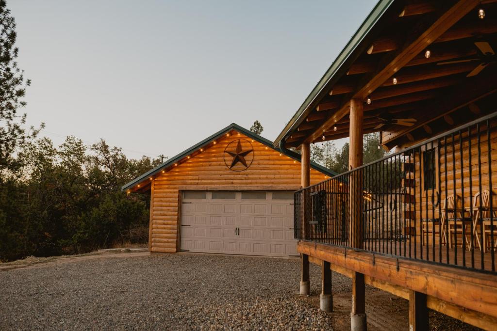 Yosemite Charm by Casa Oso with spa and breathtaking views photo 4