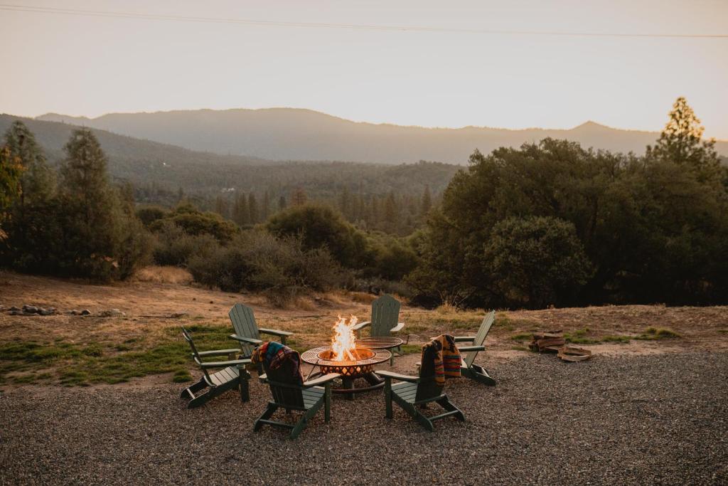 Yosemite Charm by Casa Oso with spa and breathtaking views photo 1