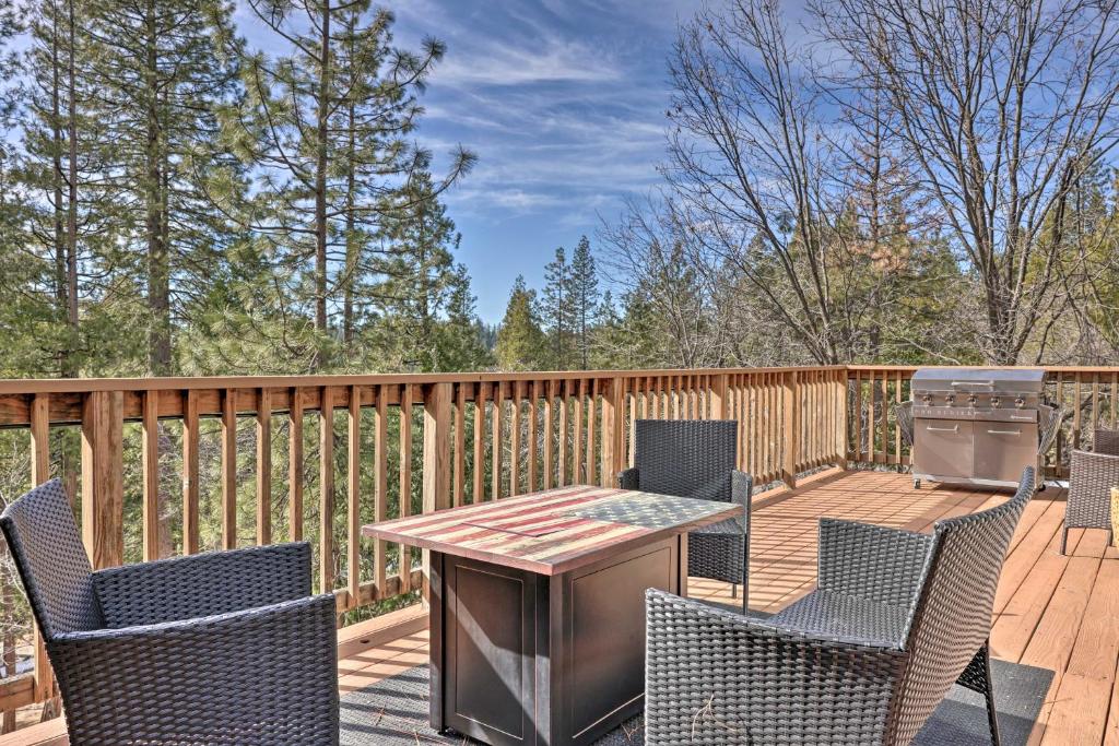 Updated Arnold Cabin with Views, Near Hikes! photo 2