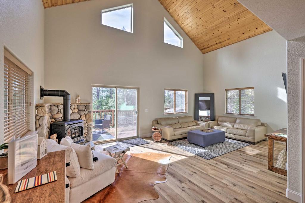 Updated Arnold Cabin with Views, Near Hikes!