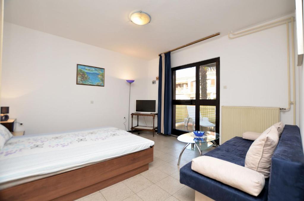 Apartments Ljiljana photo 3