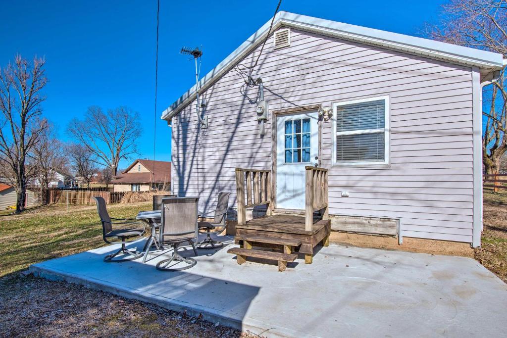 The Brewer Guesthouse Tiny Home with Patio and Yard! photo 2