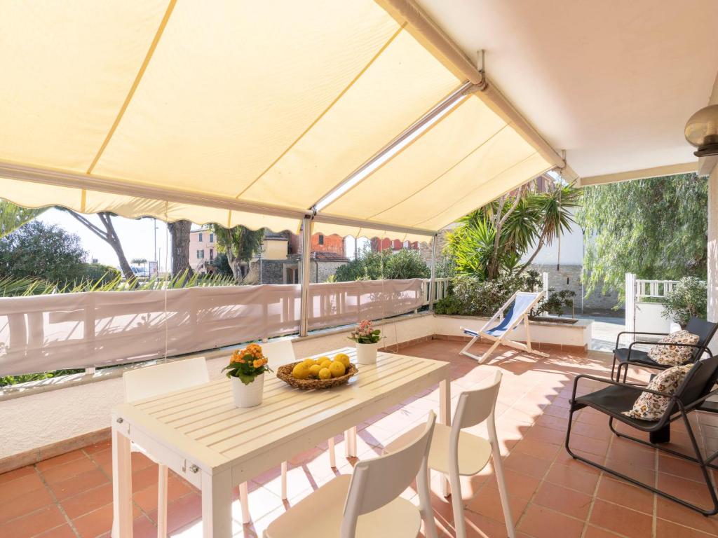 Apartment Fronte Mare by Interhome