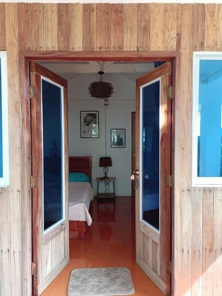 Treasure Beach Resort, Balasan