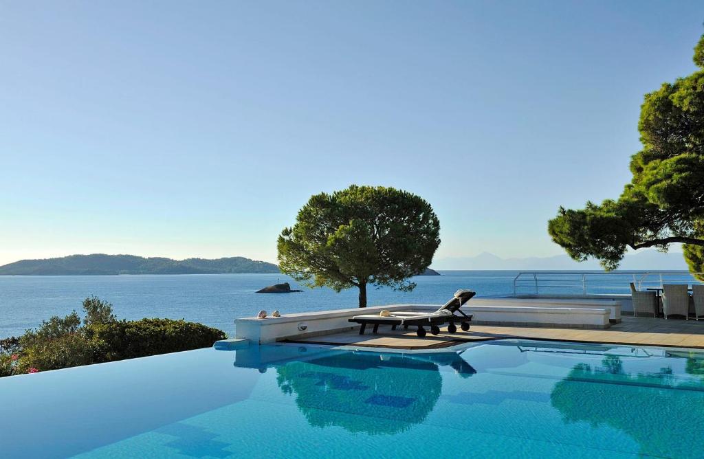 Super Luxury Skiathos Villa - Seven Stunning Bedroom Suites - Villa Daphne - Achliades photo 2