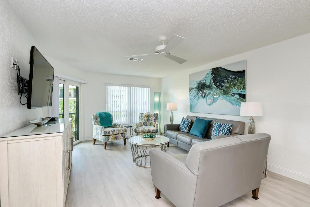 Absolute Anna Maria-Private Beach Access-Heated Pool-Water Views From Every Room photo 3