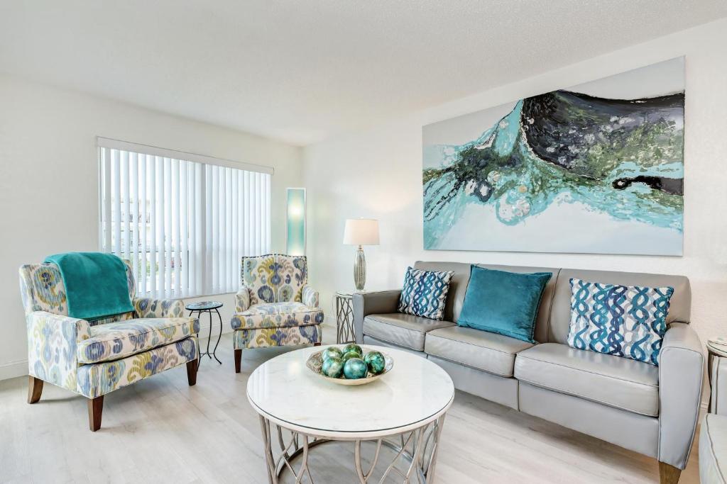 Absolute Anna Maria-Private Beach Access-Heated Pool-Water Views From Every Room photo 4