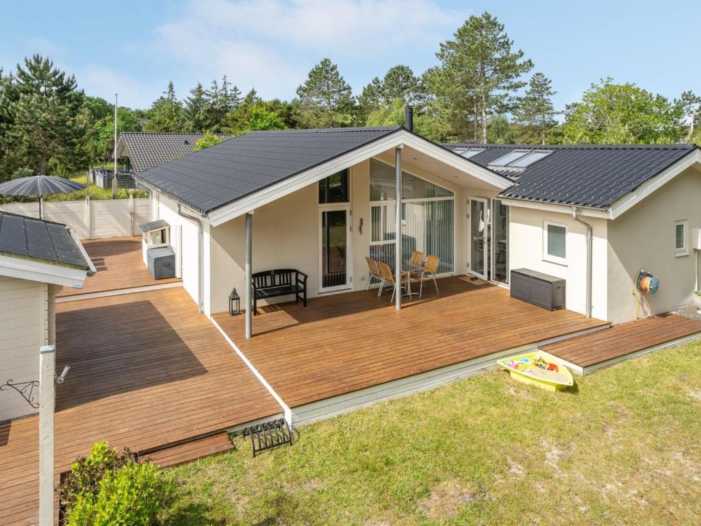 Holiday Home Lella - 2-3km from the sea in Western Jutland by Interhome