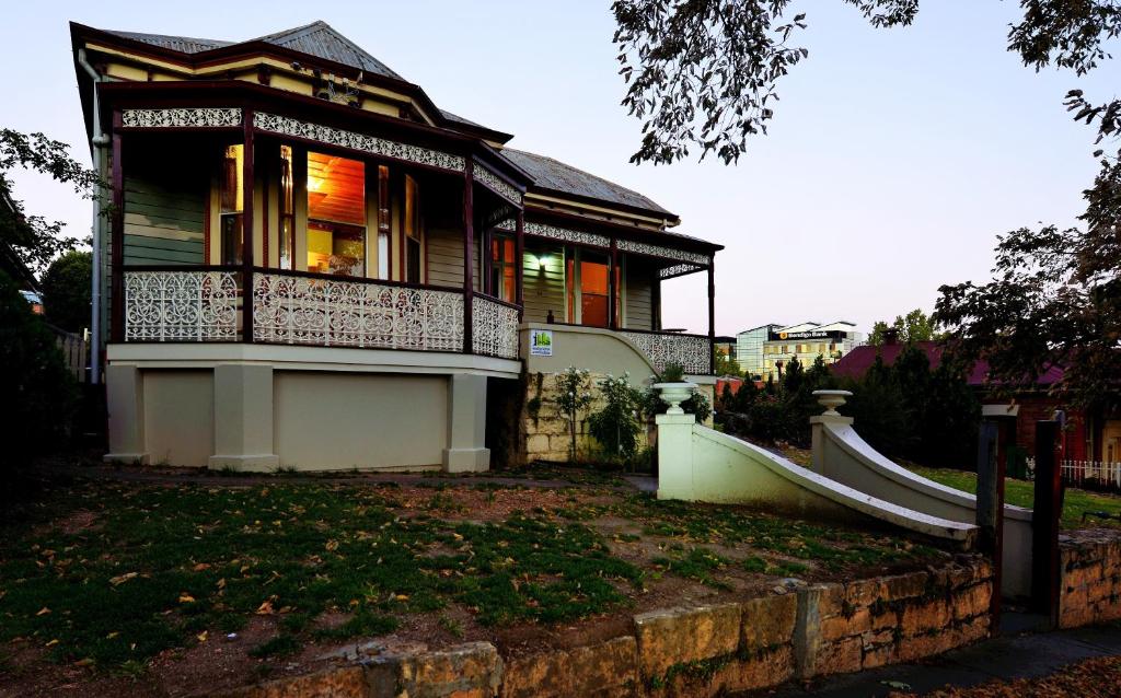 Cobb & CoHouse -Luxury Large Home BendigoCBD