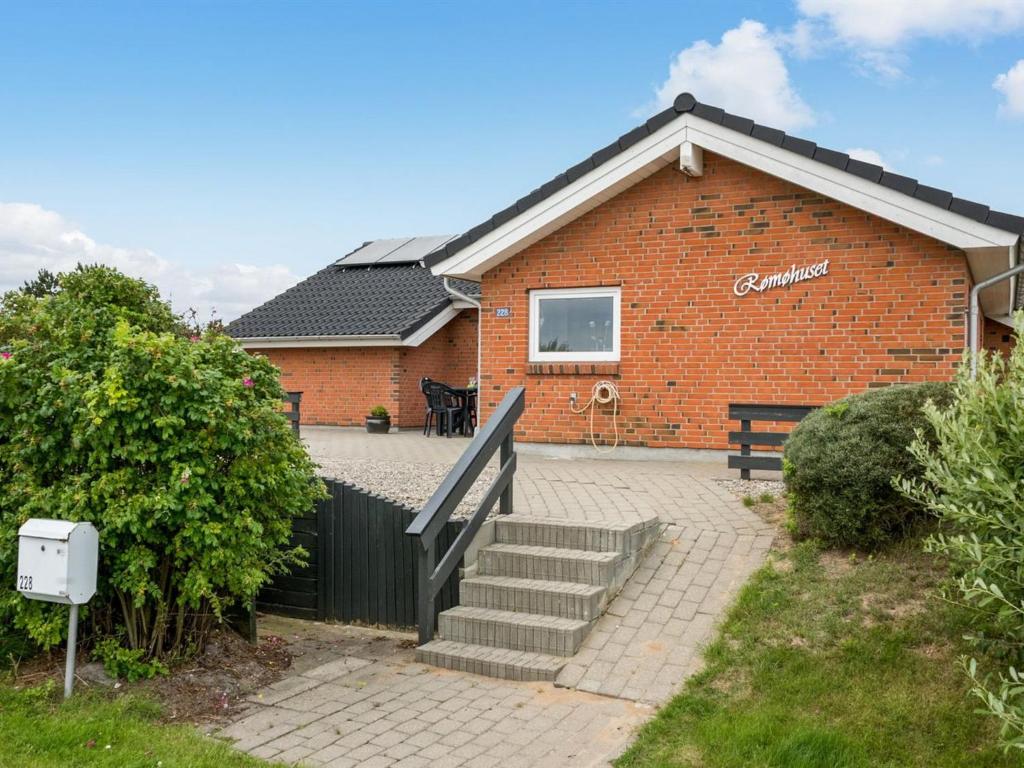 Holiday Home Aliisa - 400m from the sea in Western Jutland by Interhome photo 4