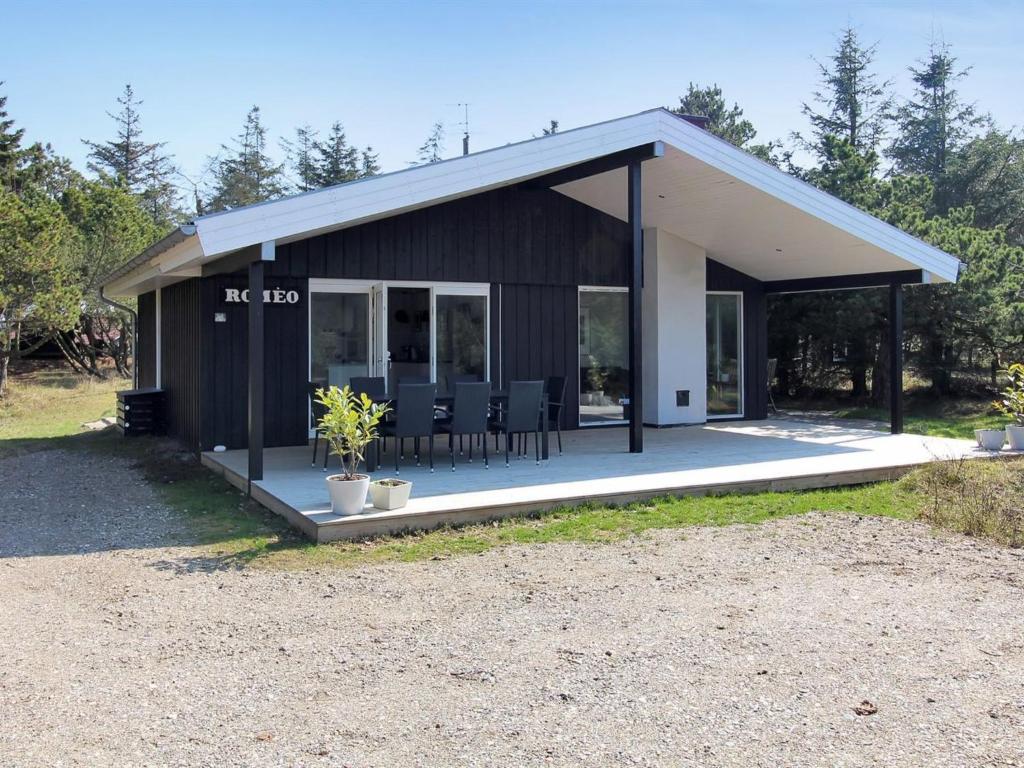Holiday Home Soffi - 1km from the sea in Western Jutland by Interhome