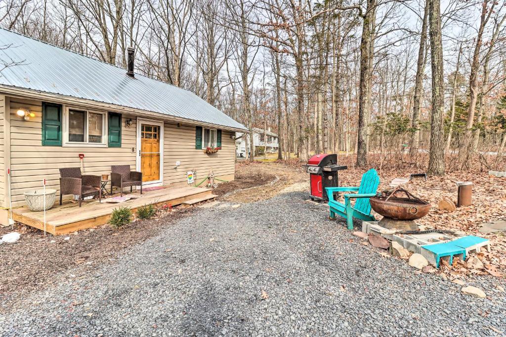 Pocono Home with Fire Pit 1 Mi to State Forest! photo 1